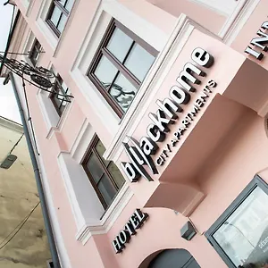 Blackhome Boutique I Contactless Check-in Lejlighedshotel